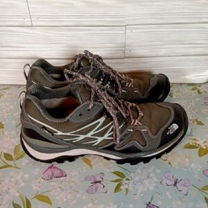 The North Face Mens 9 Vibram Gore Tex Trail Hiking Sneakers Gray